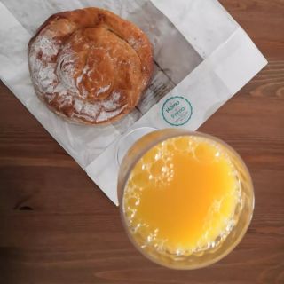 Dobré ráno! 😁 . . . . . . . #uzijsimallorcu #snidane #dnessnidam #ensaimada #ensaimadamallorquina #triptomallorca...